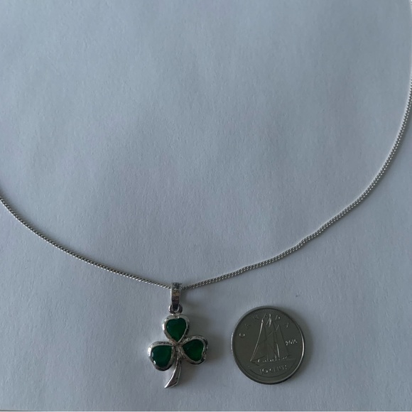 925 Sterling Silver and Emerald Green Gem Stone Lucky Clover Good Luck Charm - Picture 4 of 4